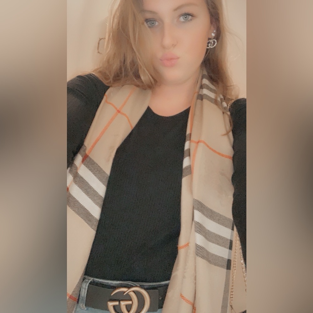 Meet your Posher, Carlee